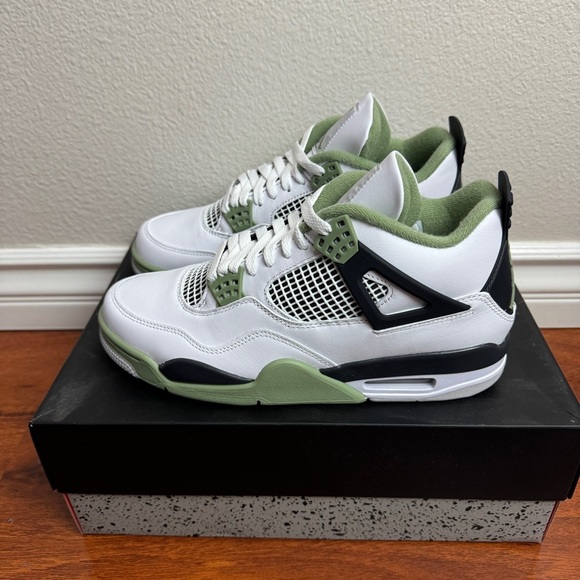 Jordan 4 Seafoam Womans Size 11 - Picture 1 of 8